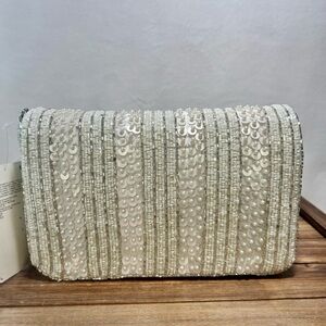 Elegant White Beaded Bag!